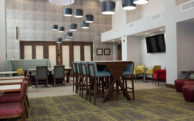 Hampton Inn & Suites Dundee