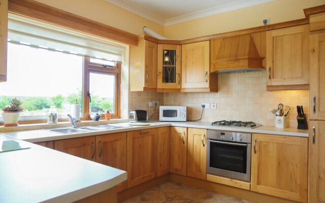 White Thorn House