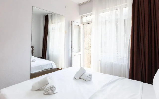 Central and Vibrant Flat in Besiktas