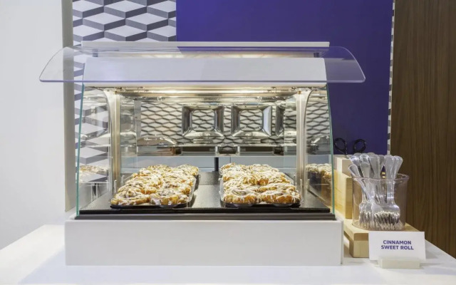 Holiday Inn Express & Suites Mississauga-Toronto Southwest by IHG