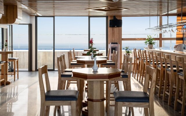 Sunny Ocean Hotel & Spa