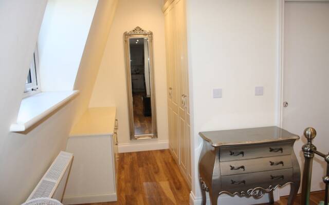 Modern apt close to Paddington station / sleeps 3