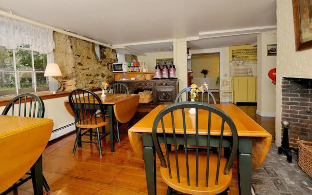 Yankee Peddler Inn