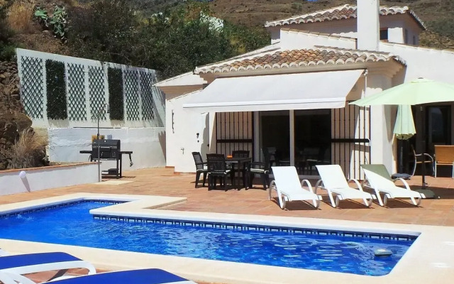 Luxurious Villa in Arenas with Swimming Pool