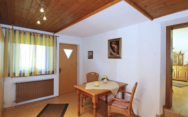 Apartment In Uderns With Balcony Cot Heating Parking