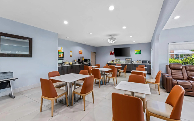 Quality Inn & Suites Manhattan