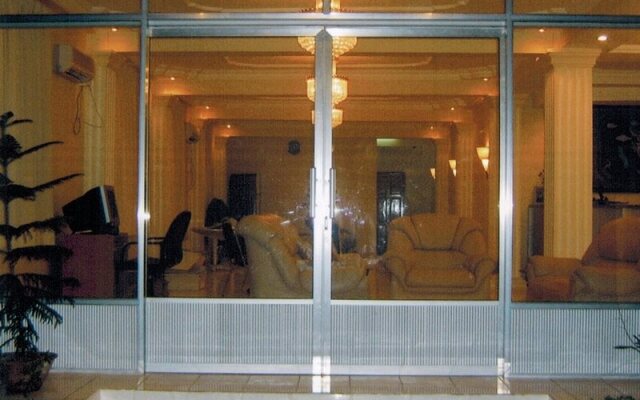Triple H Hotel