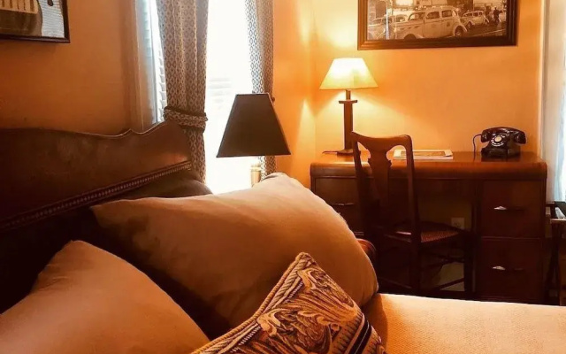Princess Anne Book Lovers Inn