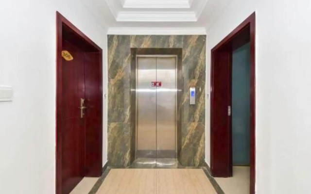 Chuxiong Dongbao Hotel