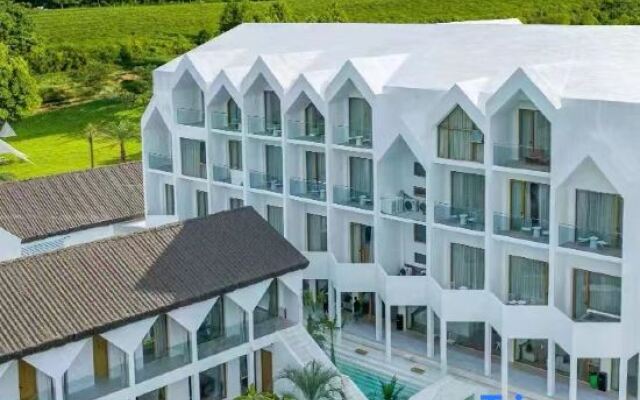 Aiqi Hot Spring Resort Hotel