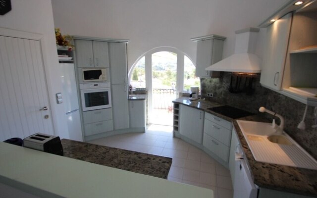 Golondrina - panoramic hillside holiday house in Moraira