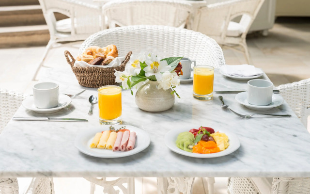 Loi Suites Recoleta Hotel