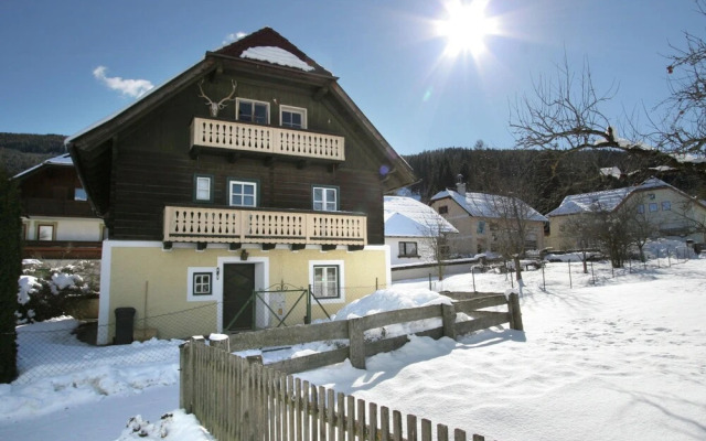 Splendid Chalet with Garden, Bbq, Balcony, Heating, Parking