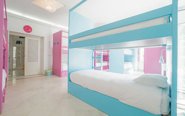 BLUE Boutique Hostel & Suites