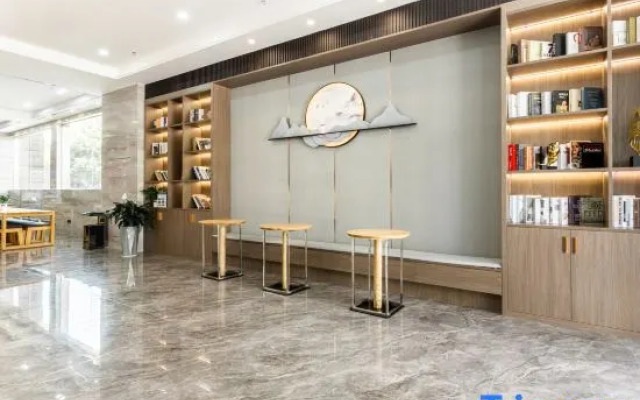 Super 8 Hotel (Hangzhou Binkang Road Subway Station)