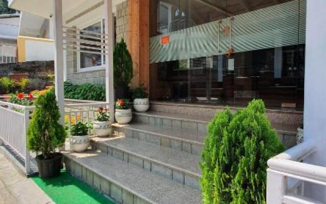 Nomadic Inn