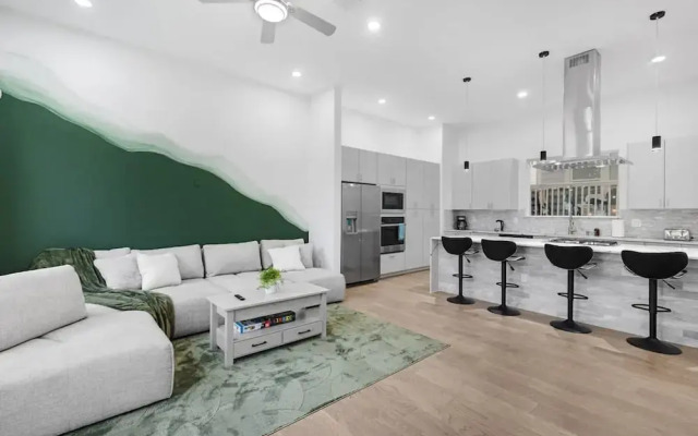 Luxurious 3 Bed3 Bath Near Downtown Houston