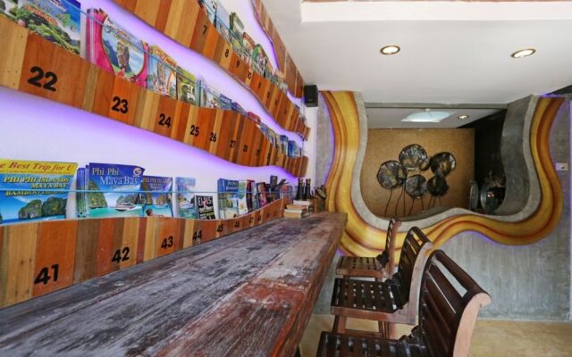 Baan Kamala Hostel and Guesthouse