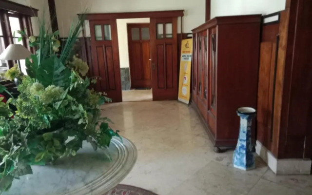 Airy Syariah Kapten Mulyadi 166 Solo