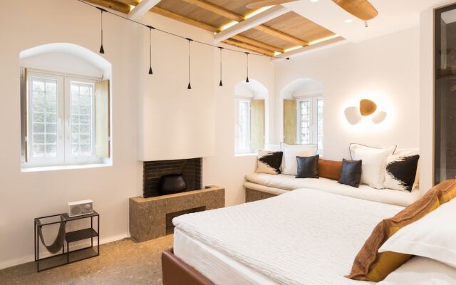 Kallos Villas & Suites