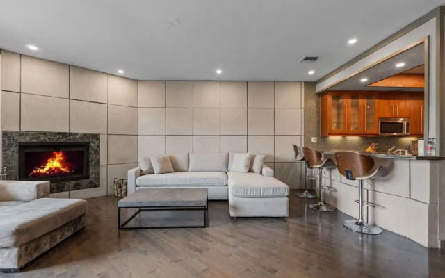 Stylish Westwood Condo