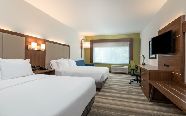 Holiday Inn Express & Suites Queensbury Lake George Area