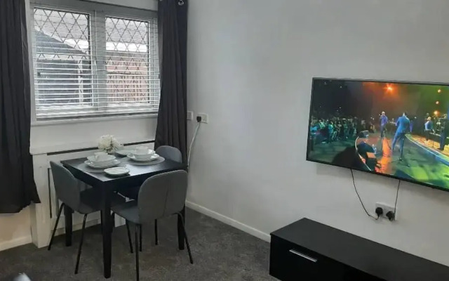 Beautiful 1-bed House by Manchester City Stadium