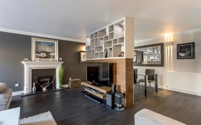 Luxury West End Apt. W/ Private Patio & Parking!