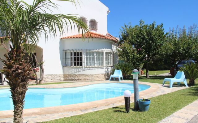 Sesimbra Stylish Villa by Homing