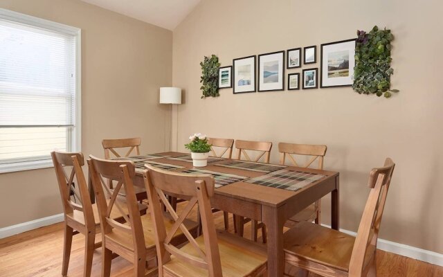 Huge Modern Home 20 mins to NYC