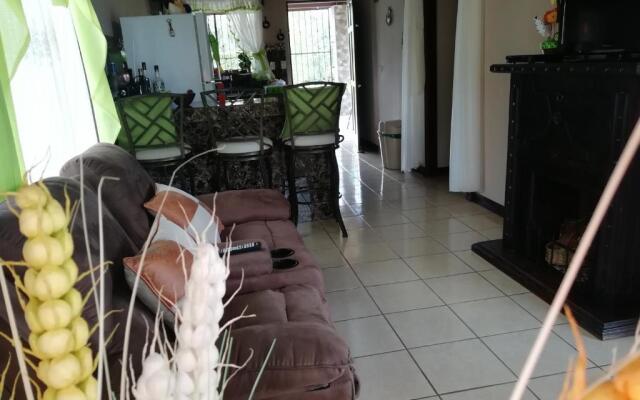 Nakury House, condominium with pool, WIFI