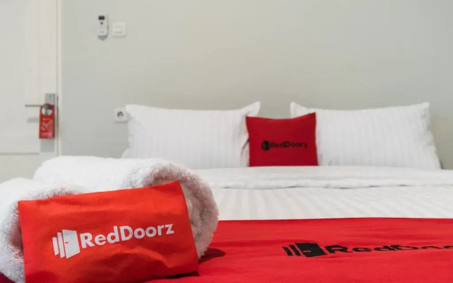 RedDoorz Plus near RS USU Medan 2