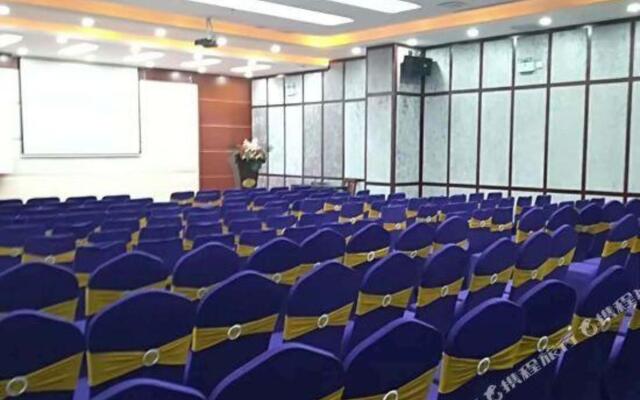 Kunlun Leju Business Hotel (Xinxiang Huixian)