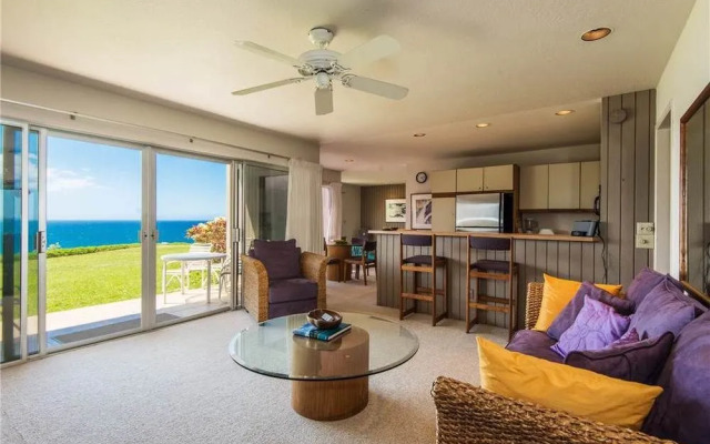 Pali Ke Kua 124 by RedAwning