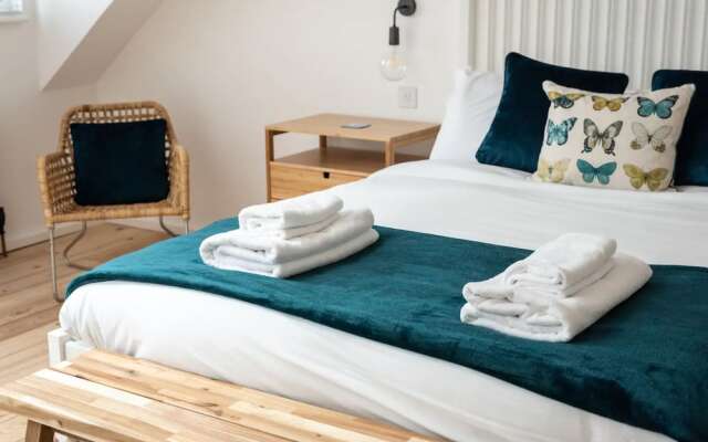 Brand New Luxurious 5 Bedroom Townhouse
