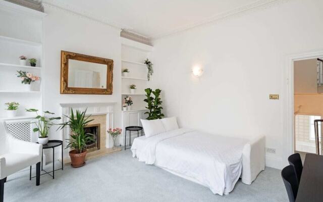 Sophisticated 2-bed, 2-bath apt in Chelsea