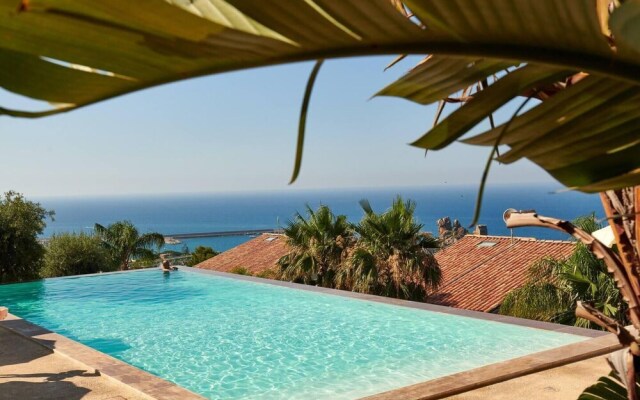 Luxury sea View, With Infinity Pool in Sicily