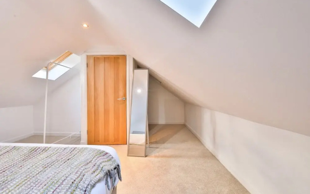 Bright & Airy 3-Bed with Parking