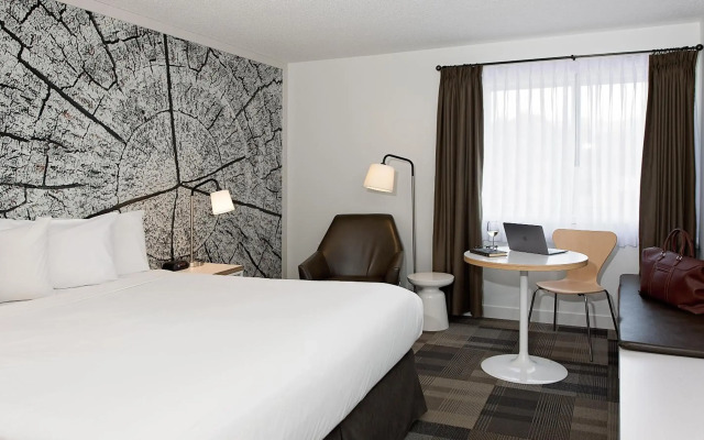 Coast Canmore Hotel & Conference Centre