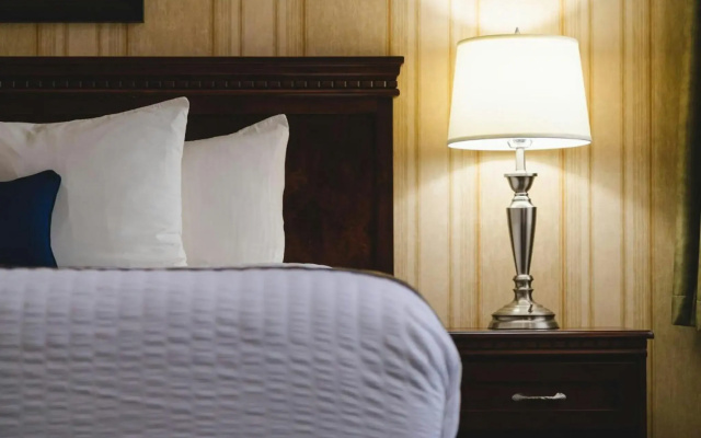 Redwood Inn & Suites - Grande Prairie