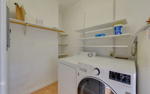 Eloy Vacation Rental w/ Community Pool & Courtyard