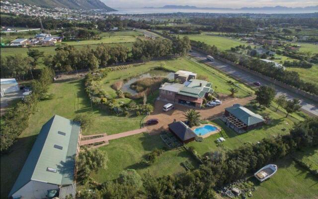 Kingfisher Hollow Exclusive Guest House