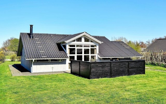 6 Person Holiday Home In Hemmet