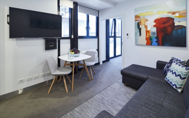 Stylish One Bedroom With Urban Convenience