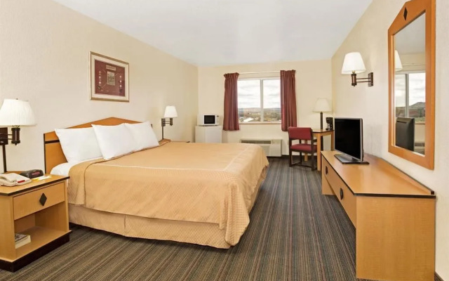Days Inn & Suites Castle Rock