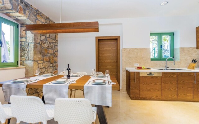 Amazing Home in Malinska With Wifi and 2 Bedrooms