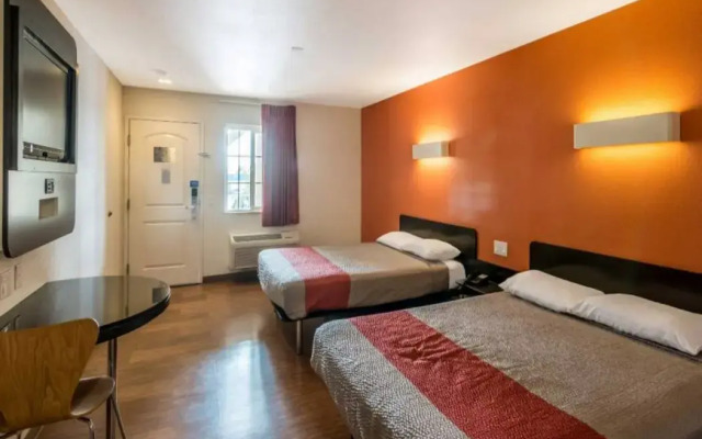 Motel 6 Los Angeles - Bell Gardens