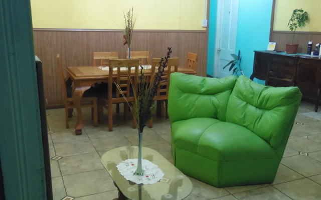 Hostal Tricontinental