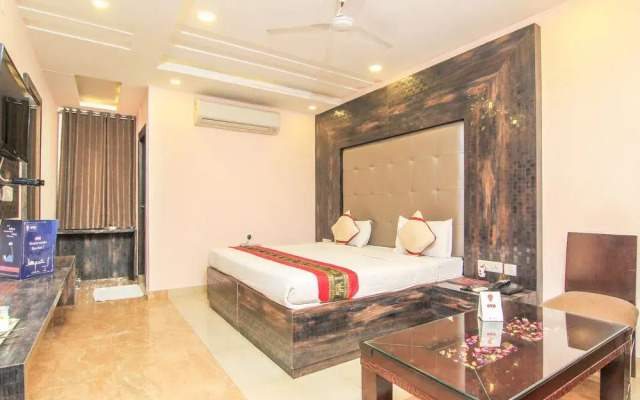 OYO 4975 Hotel Buddha Residency