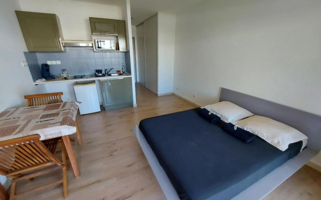 Studio climatisé proche aéroport, navette